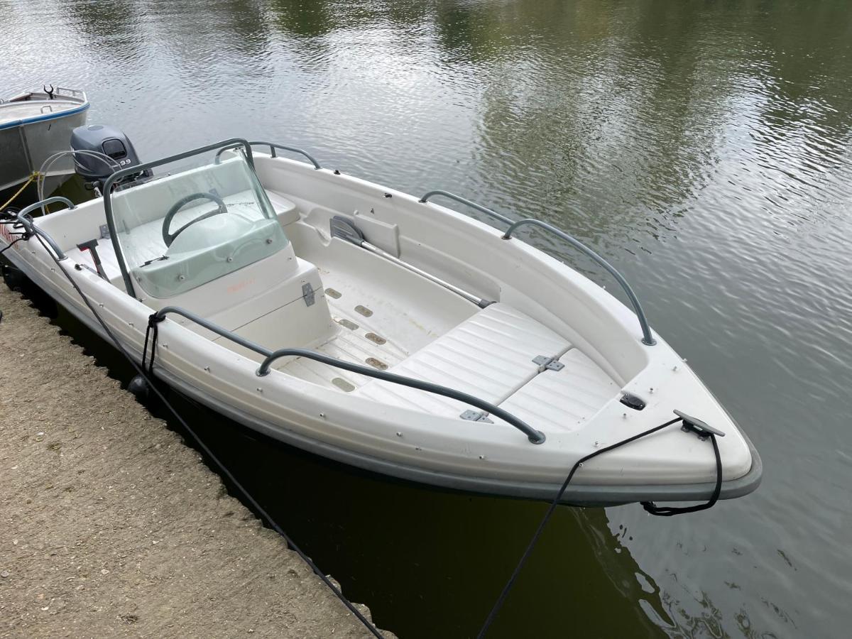 River Guest House With Jacuzzi Fire And Boat Hire Staines-upon-Thames Exterior photo